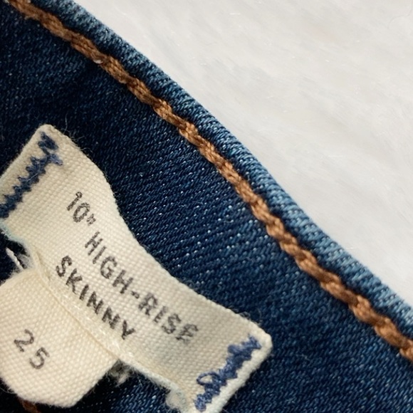 Like New Madewell 10 Inch High Rise Skinny Jeans - Picture 7 of 9
